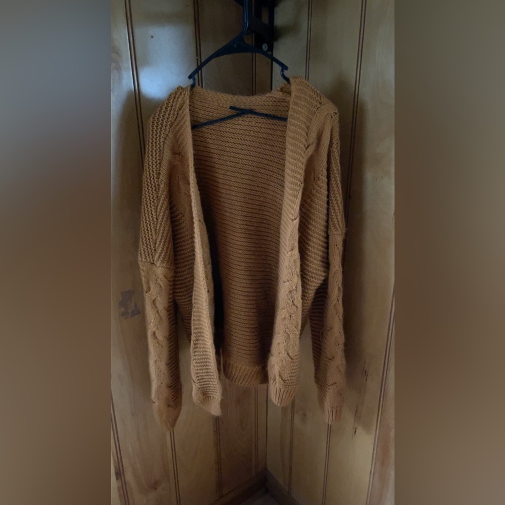 Women’s knitted cardigan